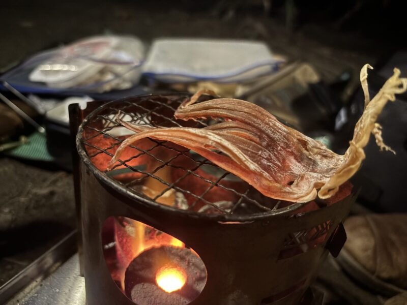 あたりめ キャンプ 炭火 あぶり