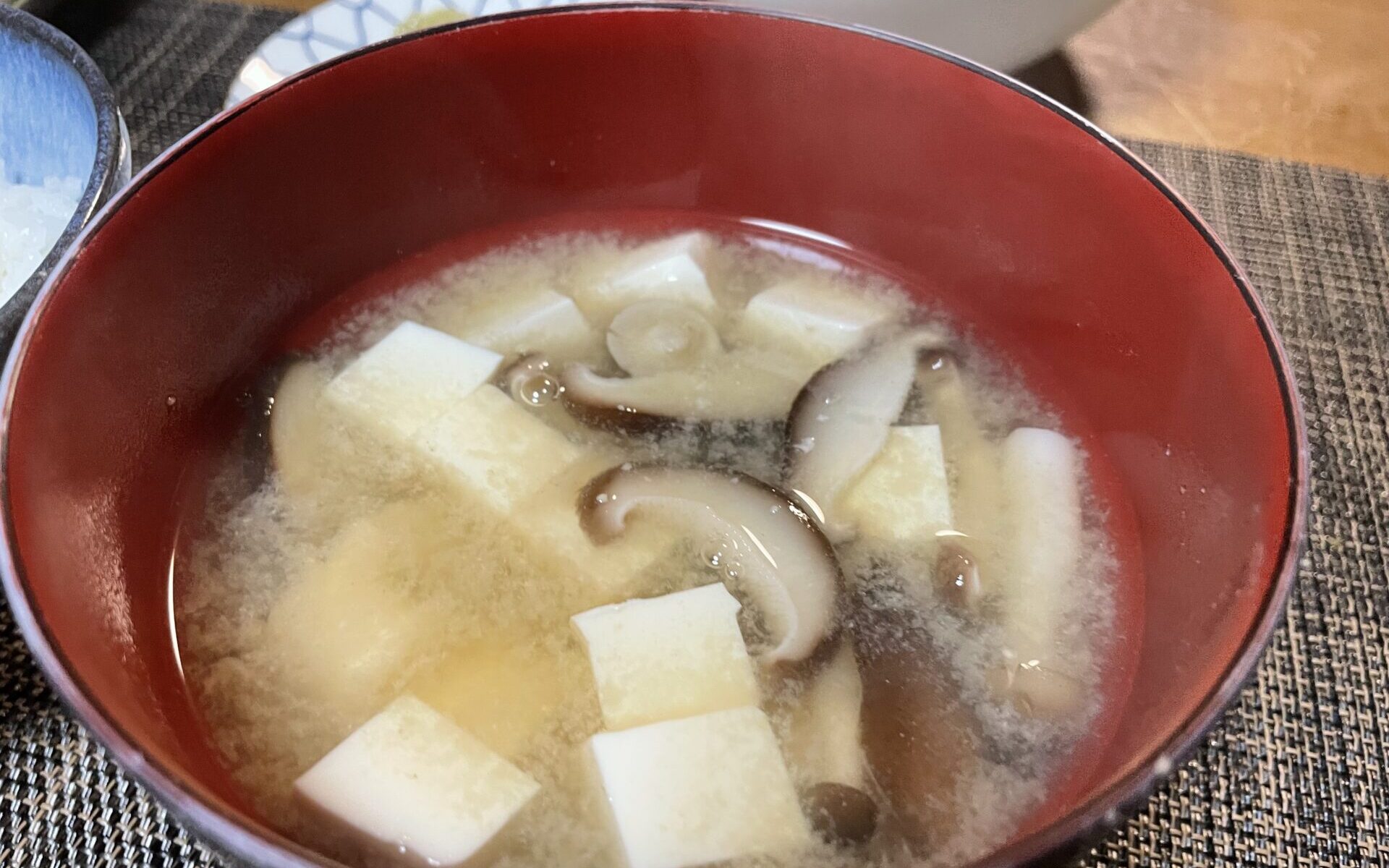 キノコと豆腐の味噌汁